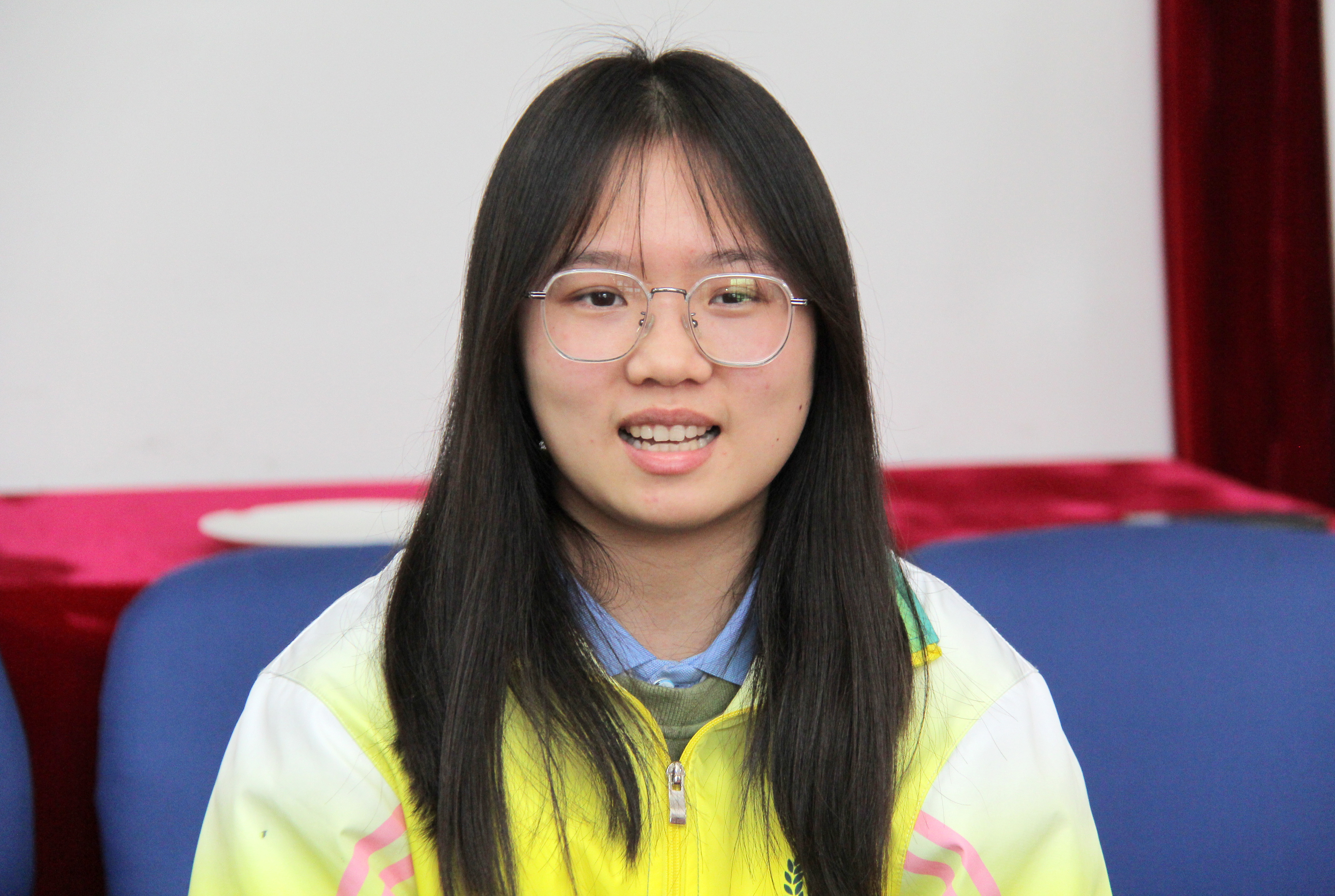 谛听心声　共筑未来丨我校召开2024年春季学期系列学生座谈会和周末留校干部座谈会_万利国际