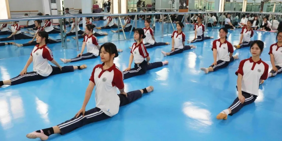 《接待上技校》丨快来看看读技校有哪些利益~_万利国际