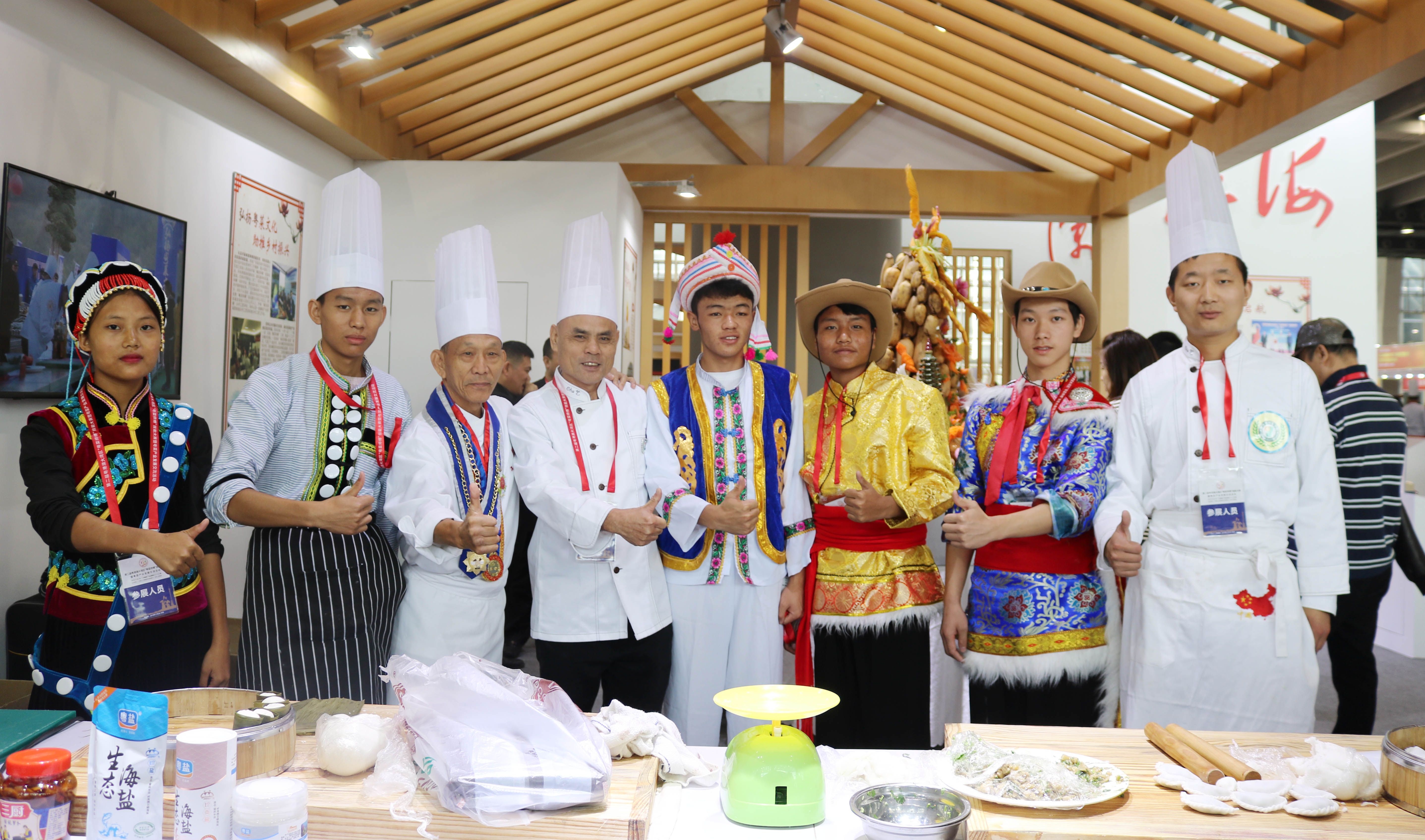 粤菜师傅 竞技羊城丨我校师生代表加入第二届粤港澳大湾区“粤菜师傅”手艺大赛暨粤菜工业生长交流活动_万利国际