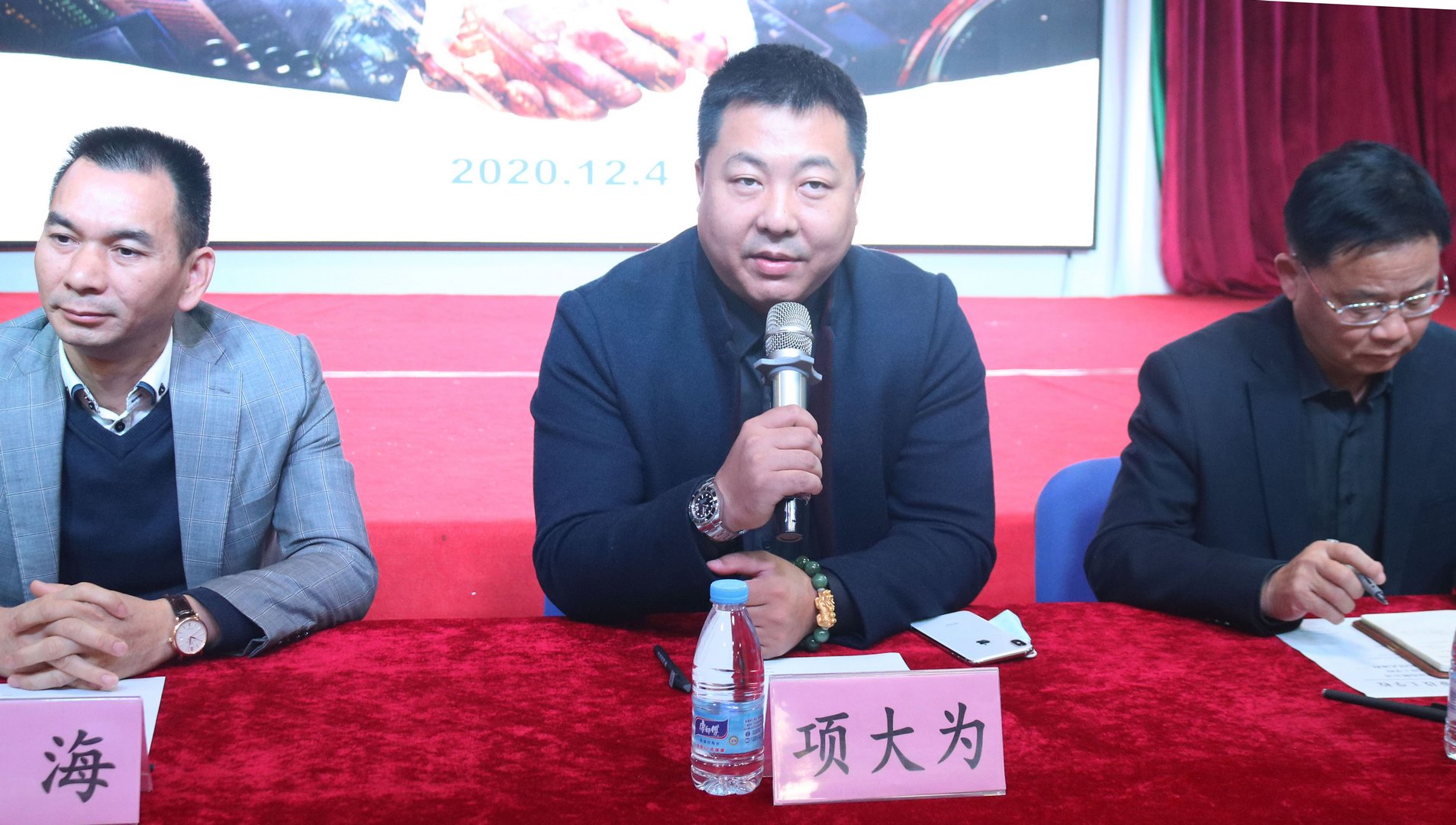 校企相助，，协手育才丨我校与珠海匠心食物有限公司告竣冠名班定向相助_万利国际