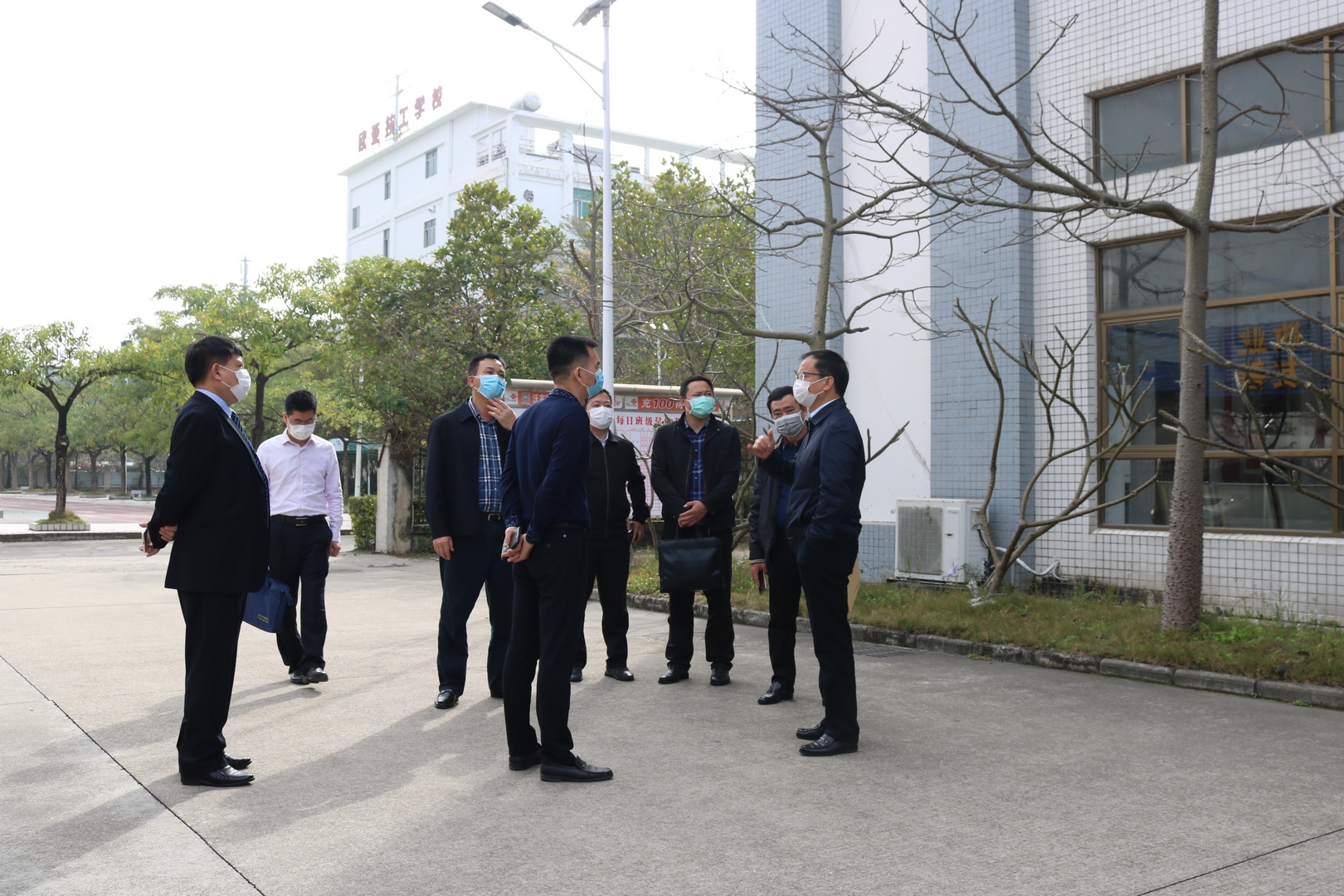 心系校园 严防齐控丨珠海市人社局向导莅临我校检查指导疫情防疫事情(2)_万利国际