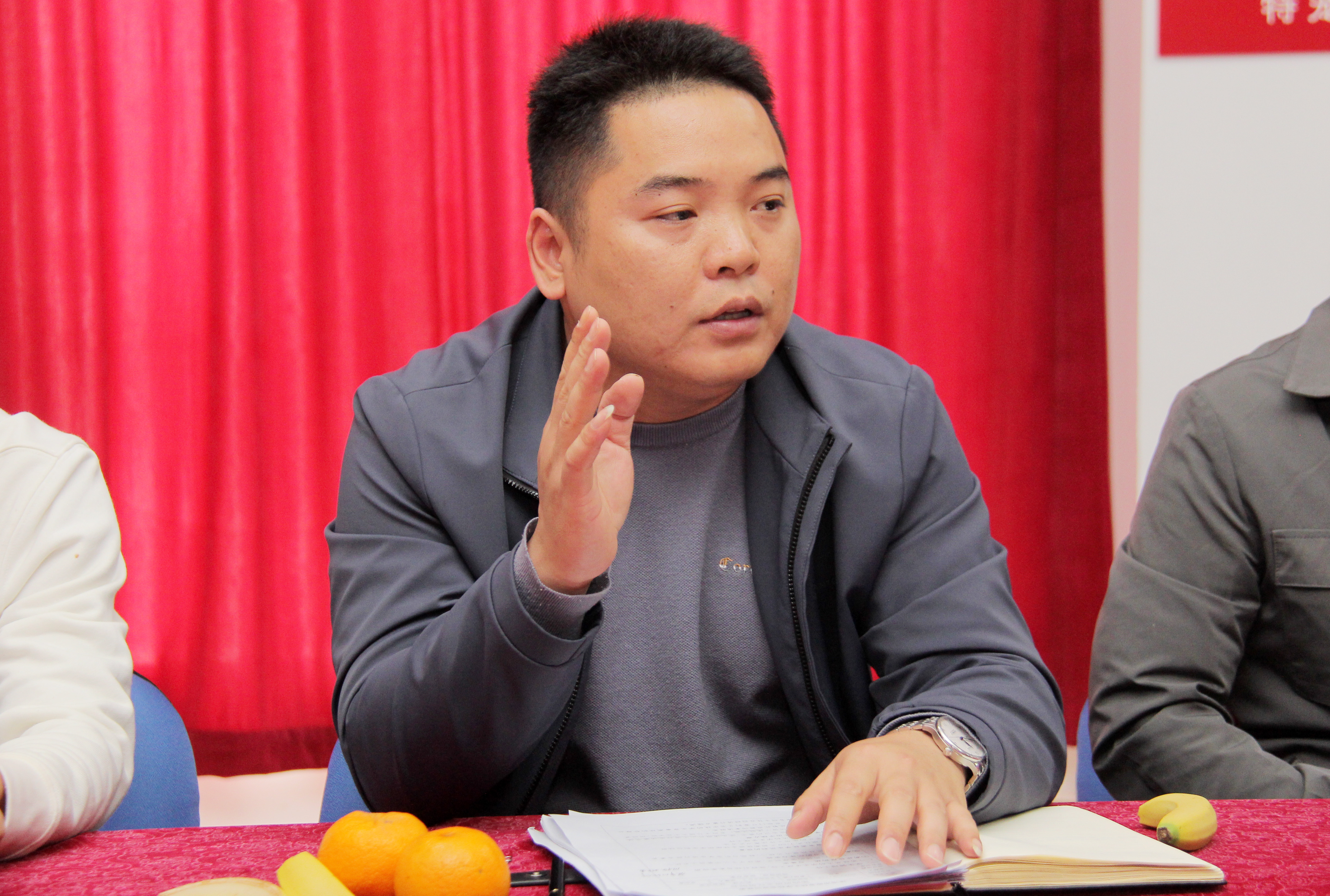 谛听心声　共筑未来丨我校召开2024年春季学期系列学生座谈会和周末留校干部座谈会_万利国际