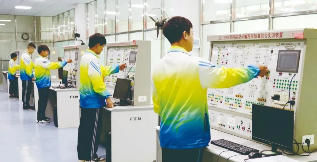 《接待上技校》丨快来看看读技校有哪些利益~_万利国际