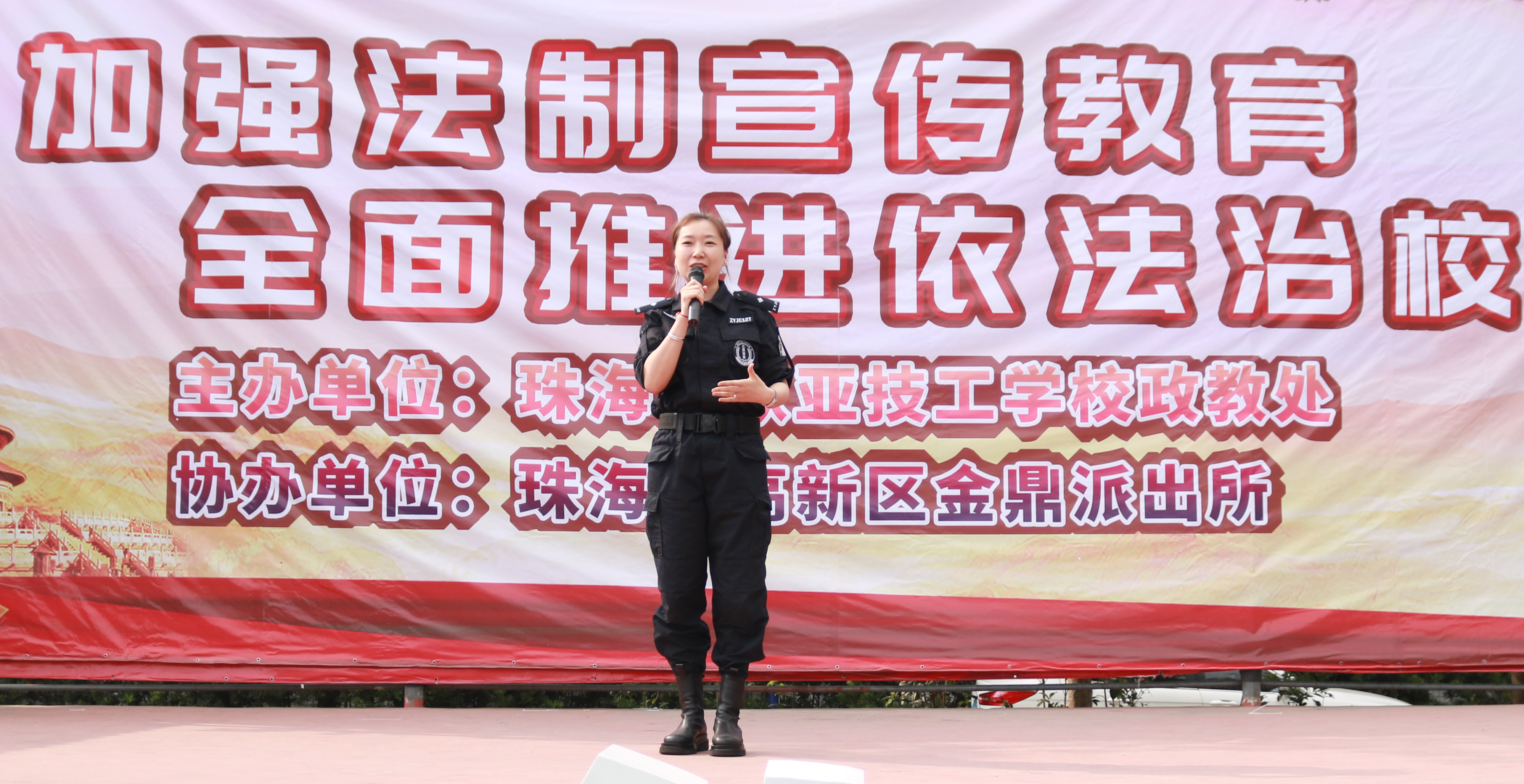 法制教育进校园丨增强法制宣布道育，，，周全推进依法治校_万利国际