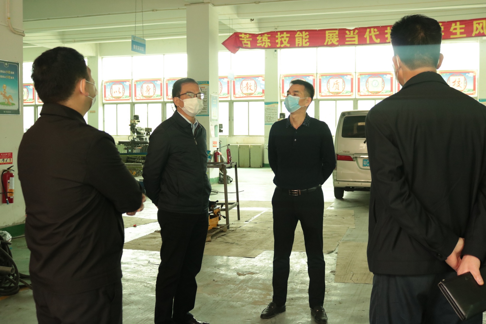 心系校园 严防齐控丨珠海市人社局向导莅临我校检查指导疫情防疫事情(2)_万利国际