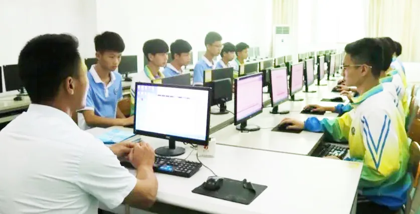 《接待上技校》丨快来看看读技校有哪些利益~_万利国际