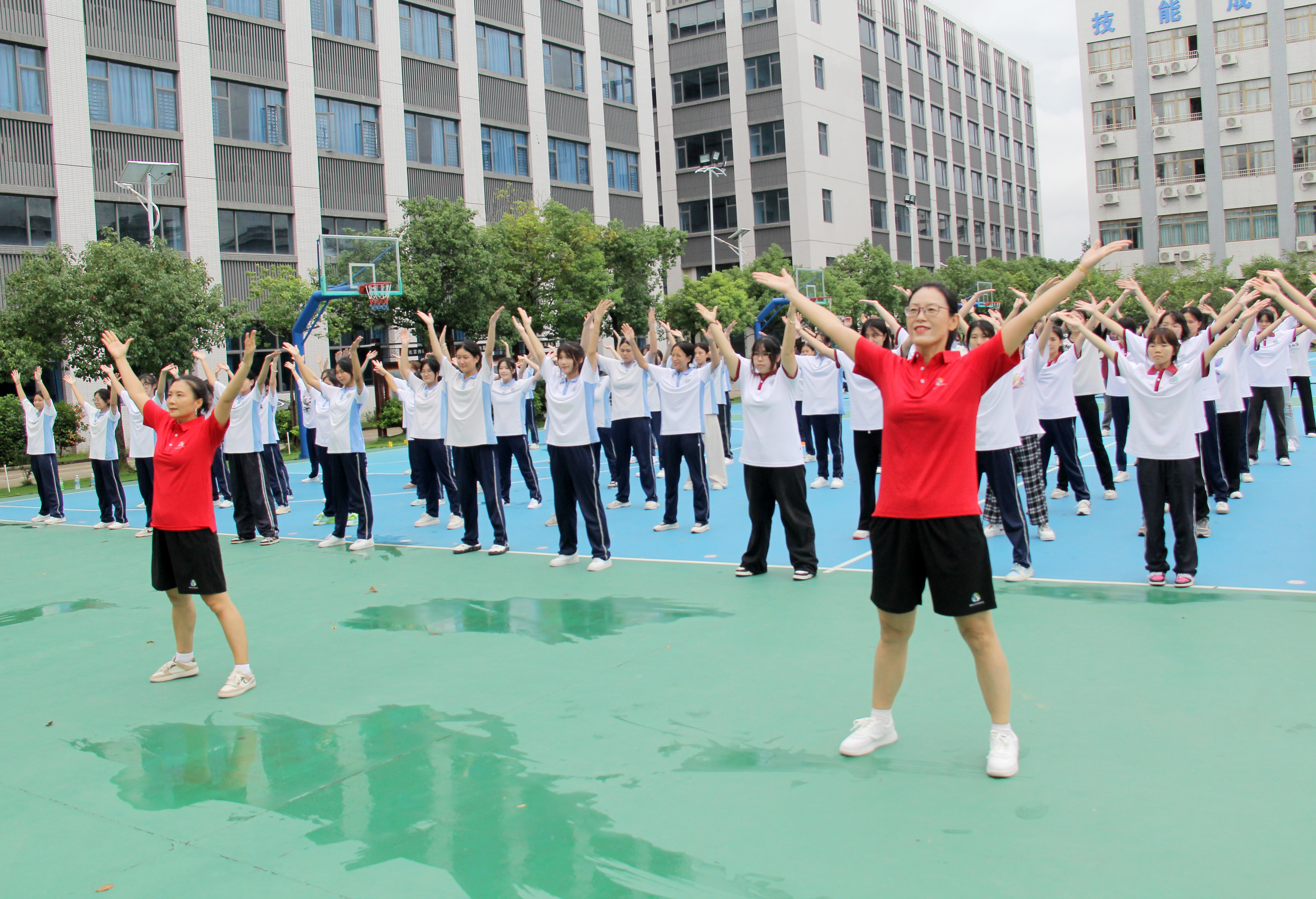 科学健身 舞动青春丨2023年高新区社会体育指导员科学健身指导训练营“健身操舞”项目在我校举行_万利国际