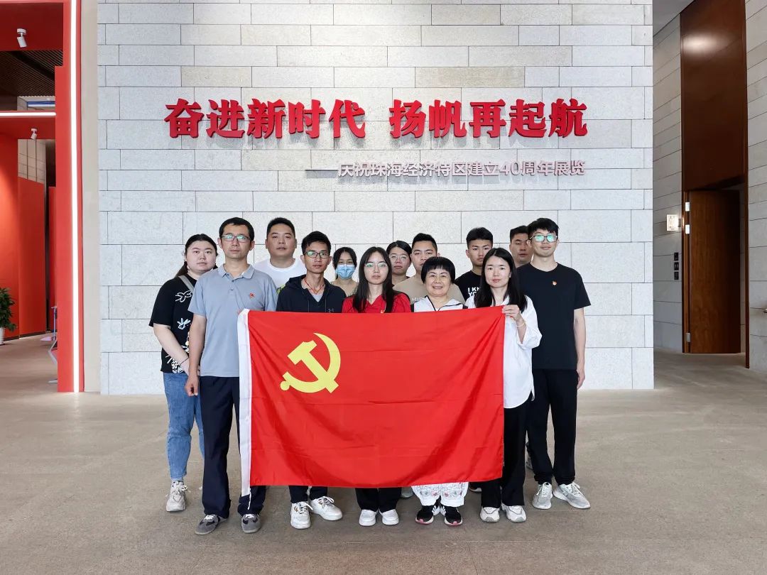 我校党支部开展“贯彻二十大 永远跟党走”主题党日活动_万利国际