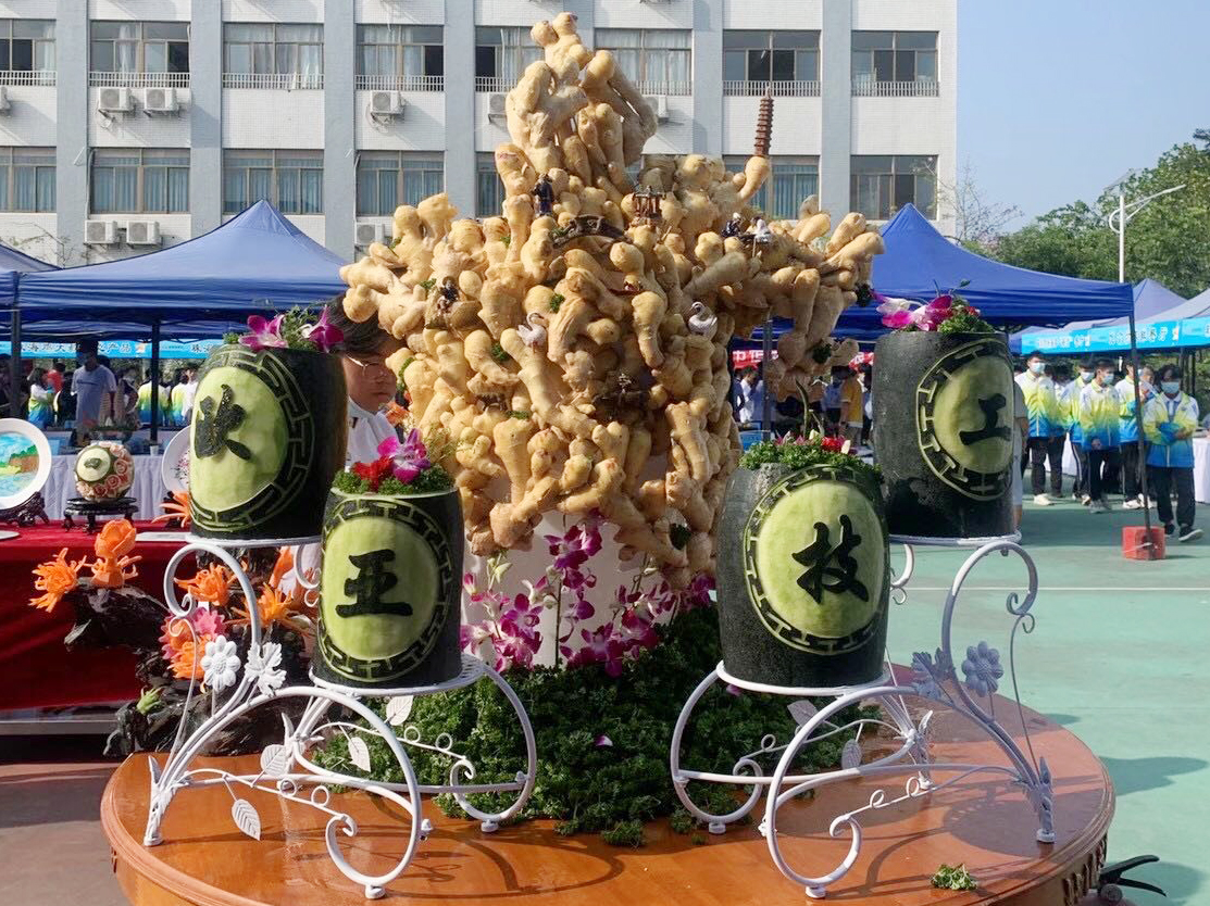 西席风范丨杨忠义：匠心艺术之“食物镌刻”_万利国际